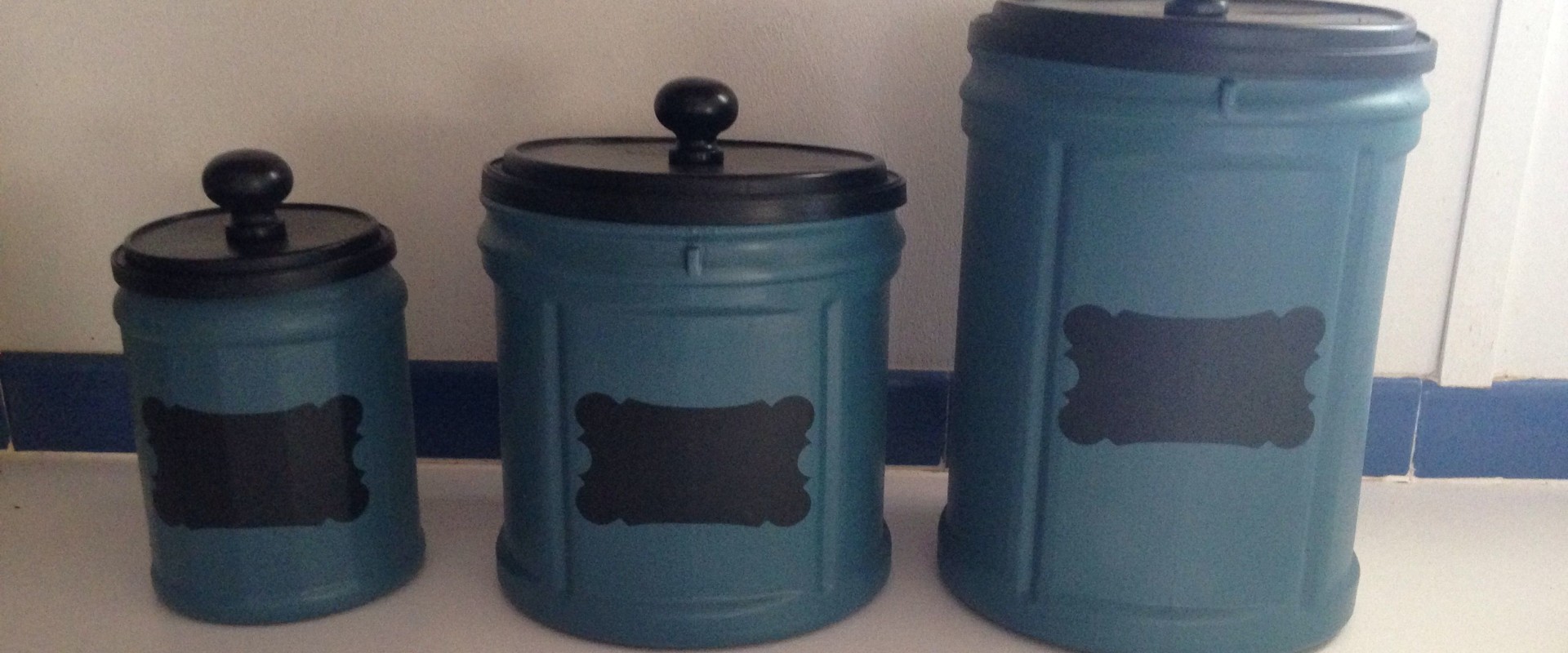 30 Ingenious Ideas to Reuse Empty Folgers Coffee Containers