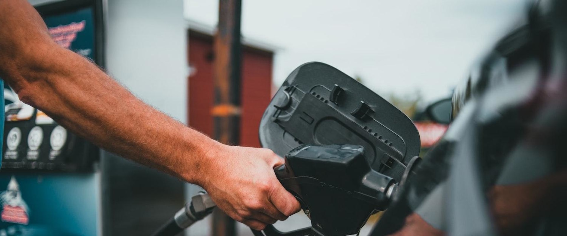 Do gas stations cause pollution?