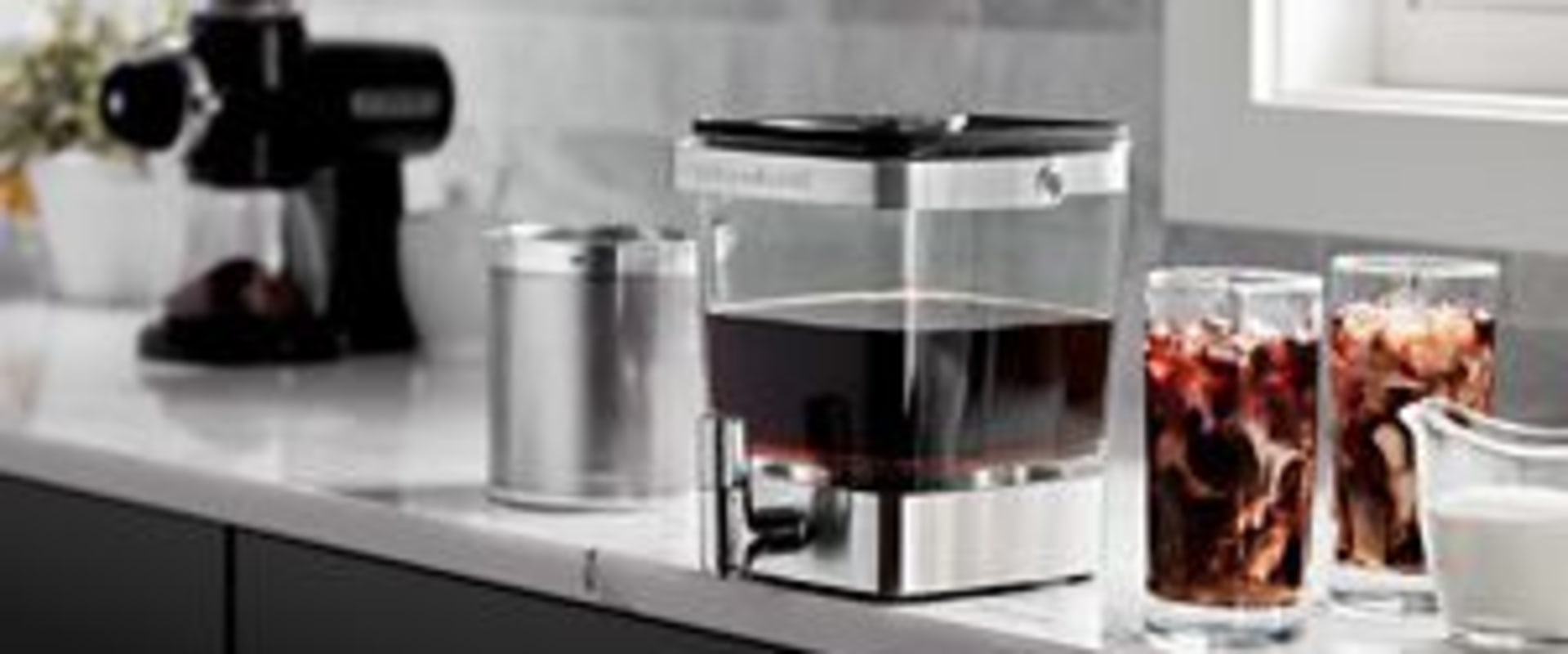 What's the difference between cold brew and iced coffee maker?